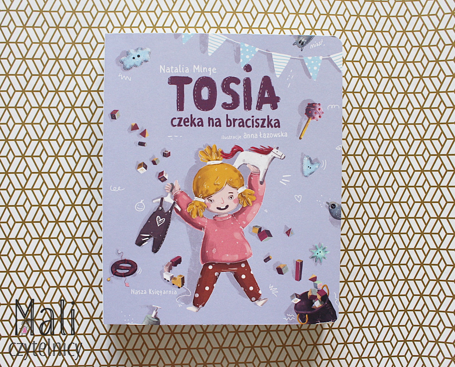 Tosia czeka na braciszka
