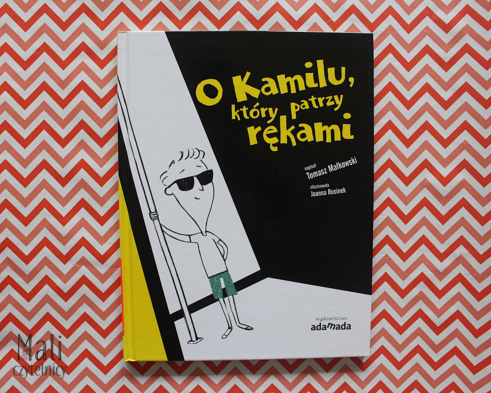 O Kamilu, który patrzy rękami