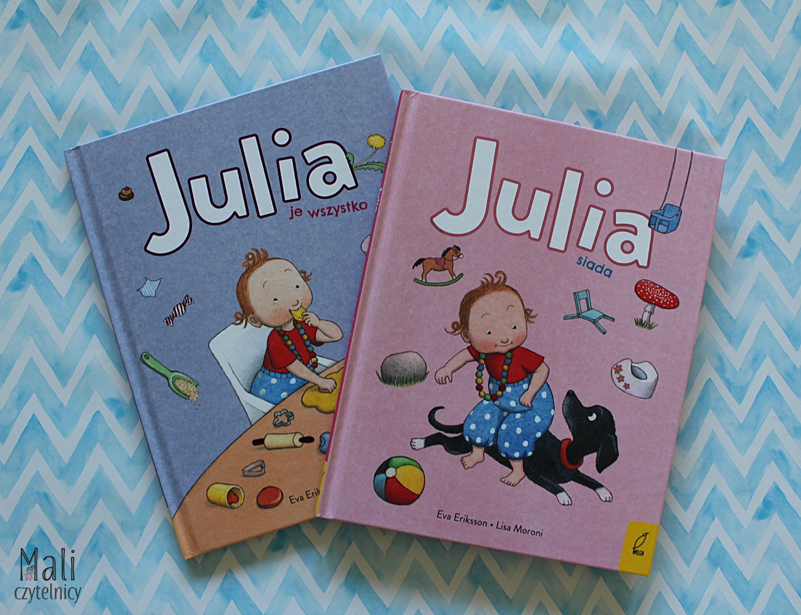 Julia siada / Julia je wszystko