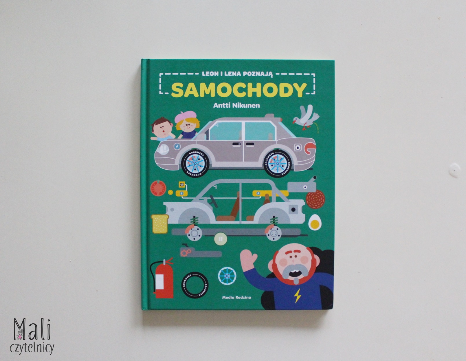 Leon i Lena poznają samochody