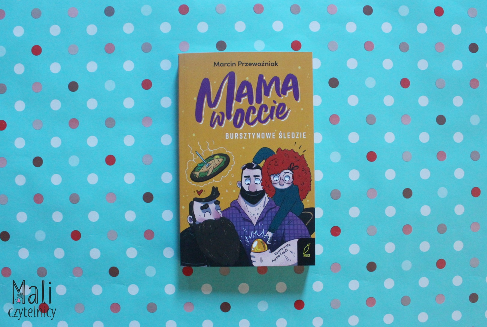 Mama w occie. Bursztynowe śledzie