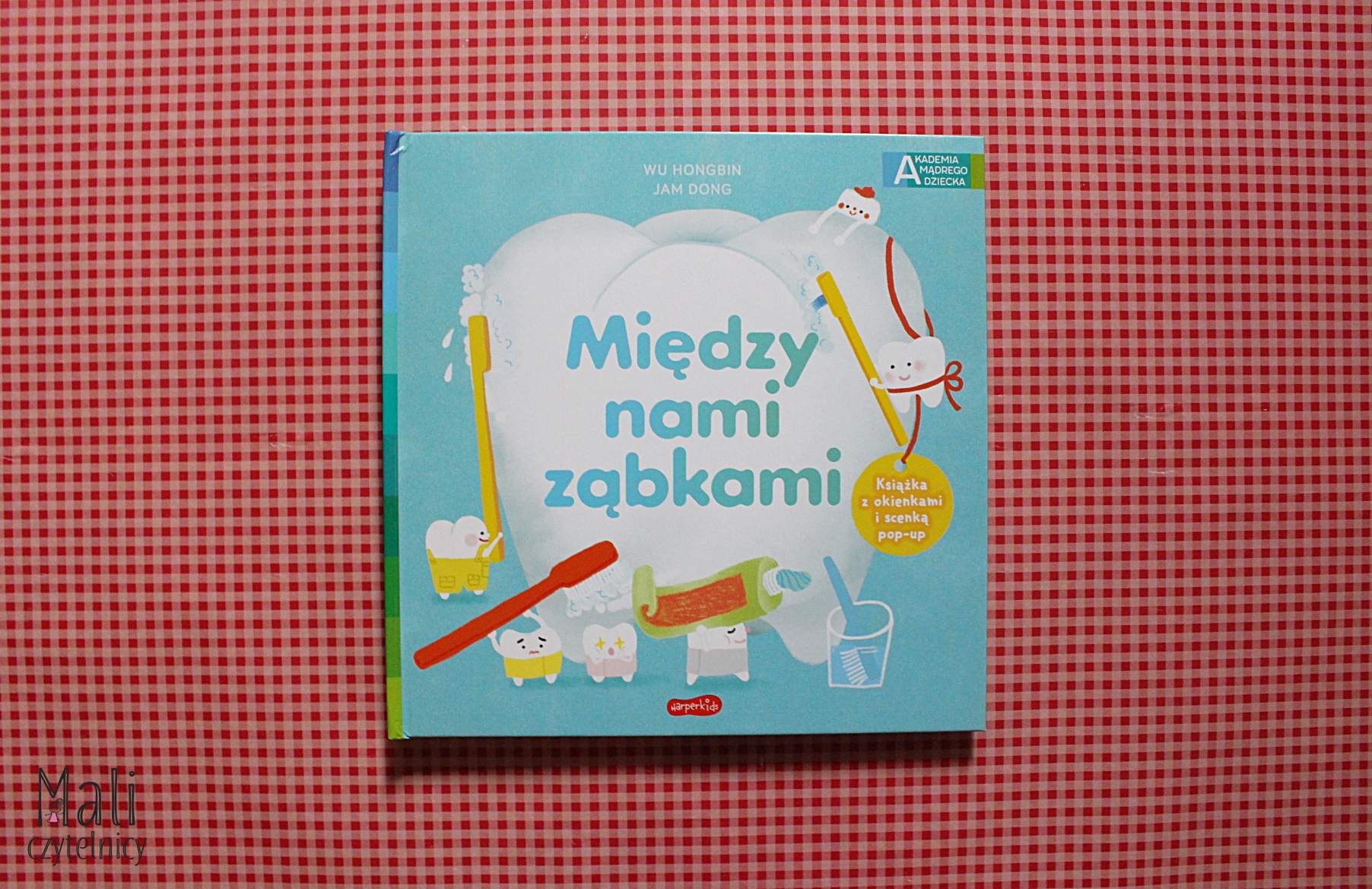 Między nami ząbkami