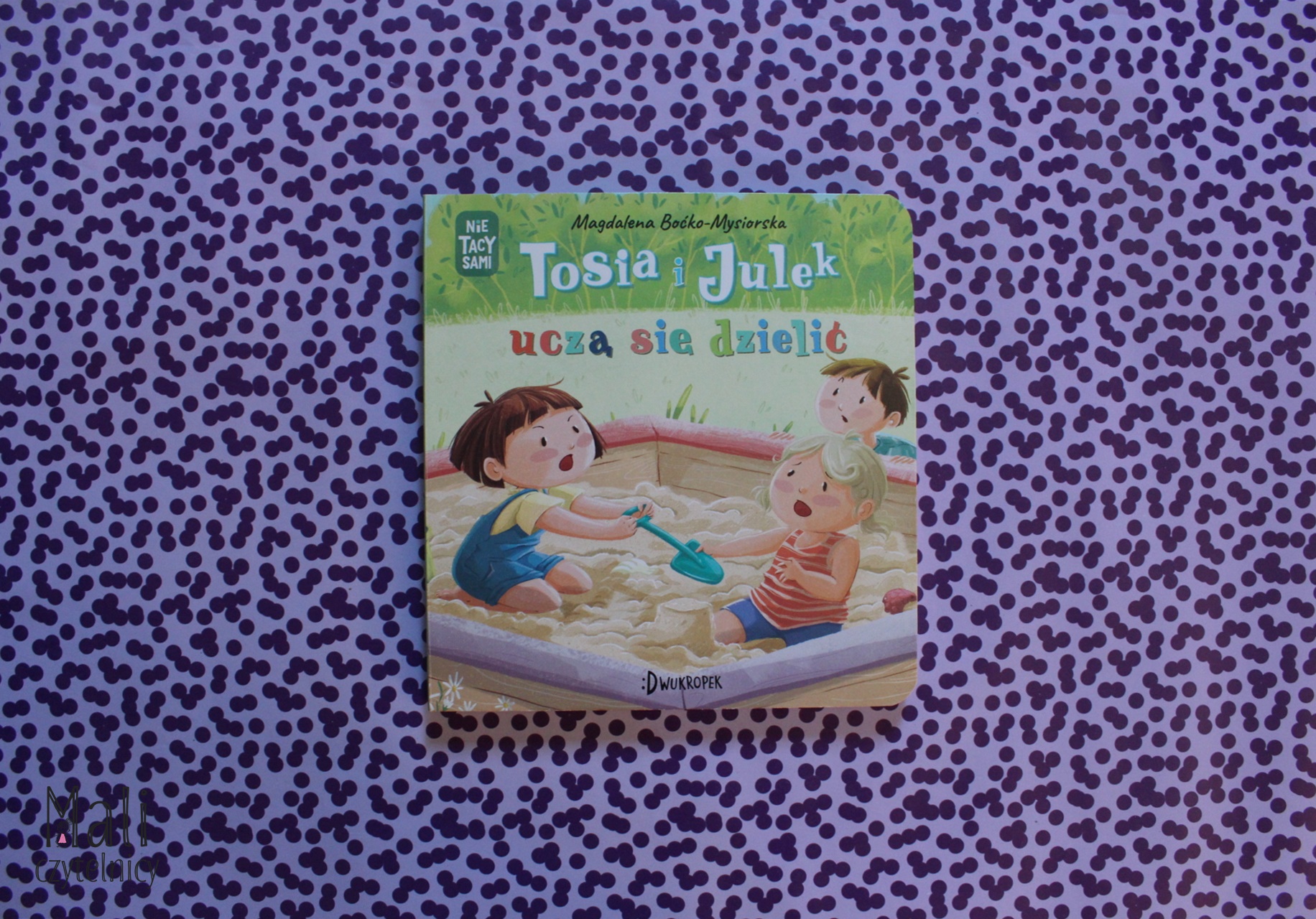 (Nie) tacy sami. Tom 4. Tosia i Julek uczą się dzielić