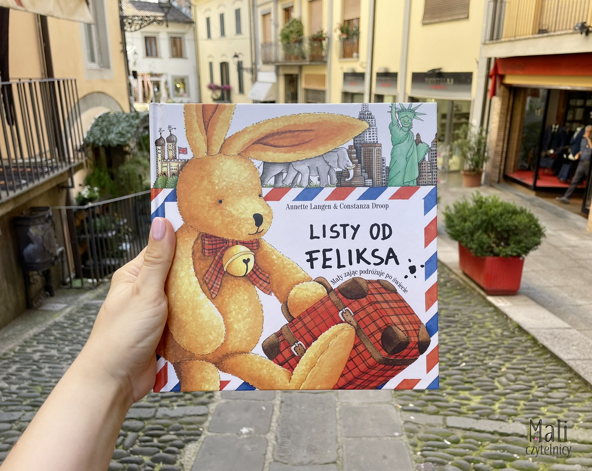 Listy od Feliksa. Mały zając podróżuje po świecie